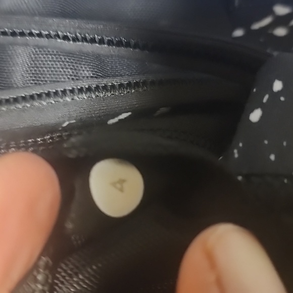 Lululemon Tough it put Tank size 4 - Picture 9 of 9